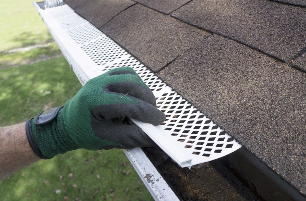 clean gutters in Hope Mills, NC